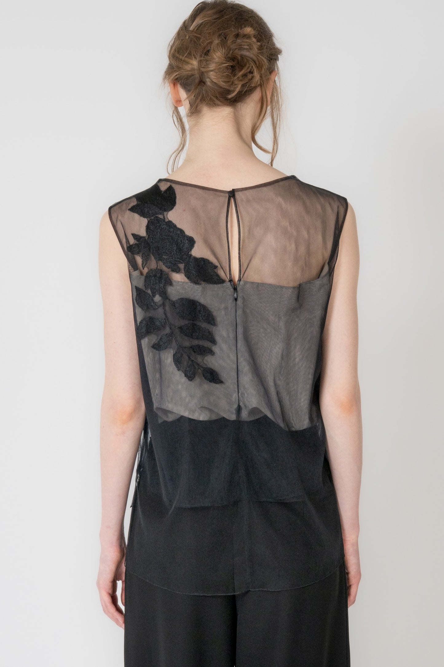 チュールエンブレースノースリーブブラウス