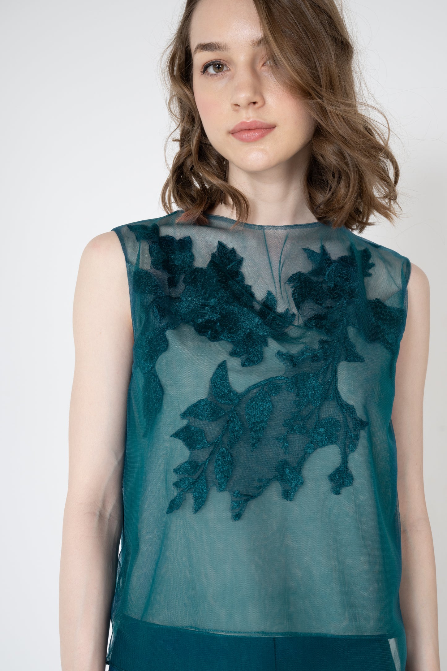 チュールエンブレースノースリーブブラウス