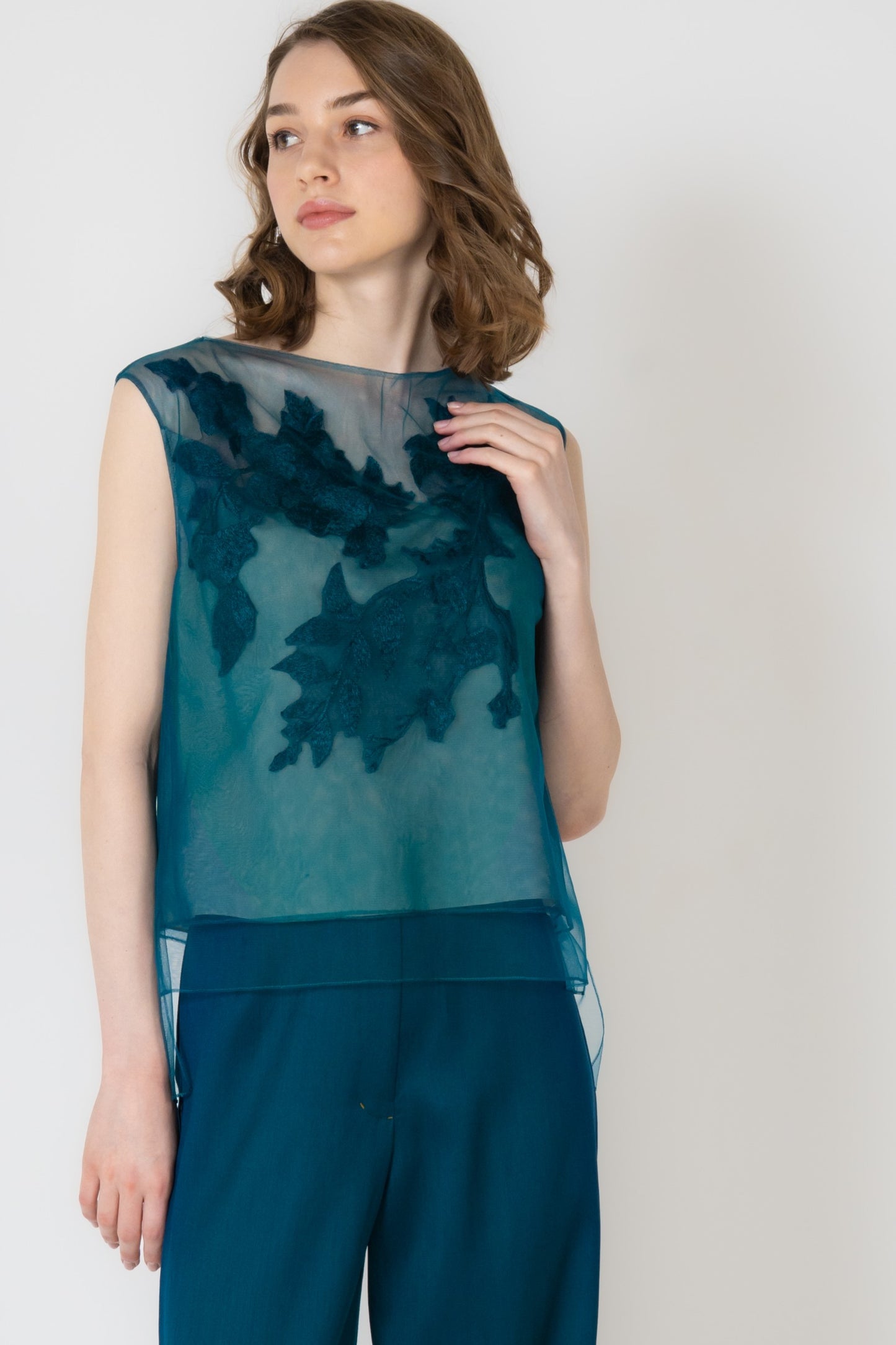 チュールエンブレースノースリーブブラウス