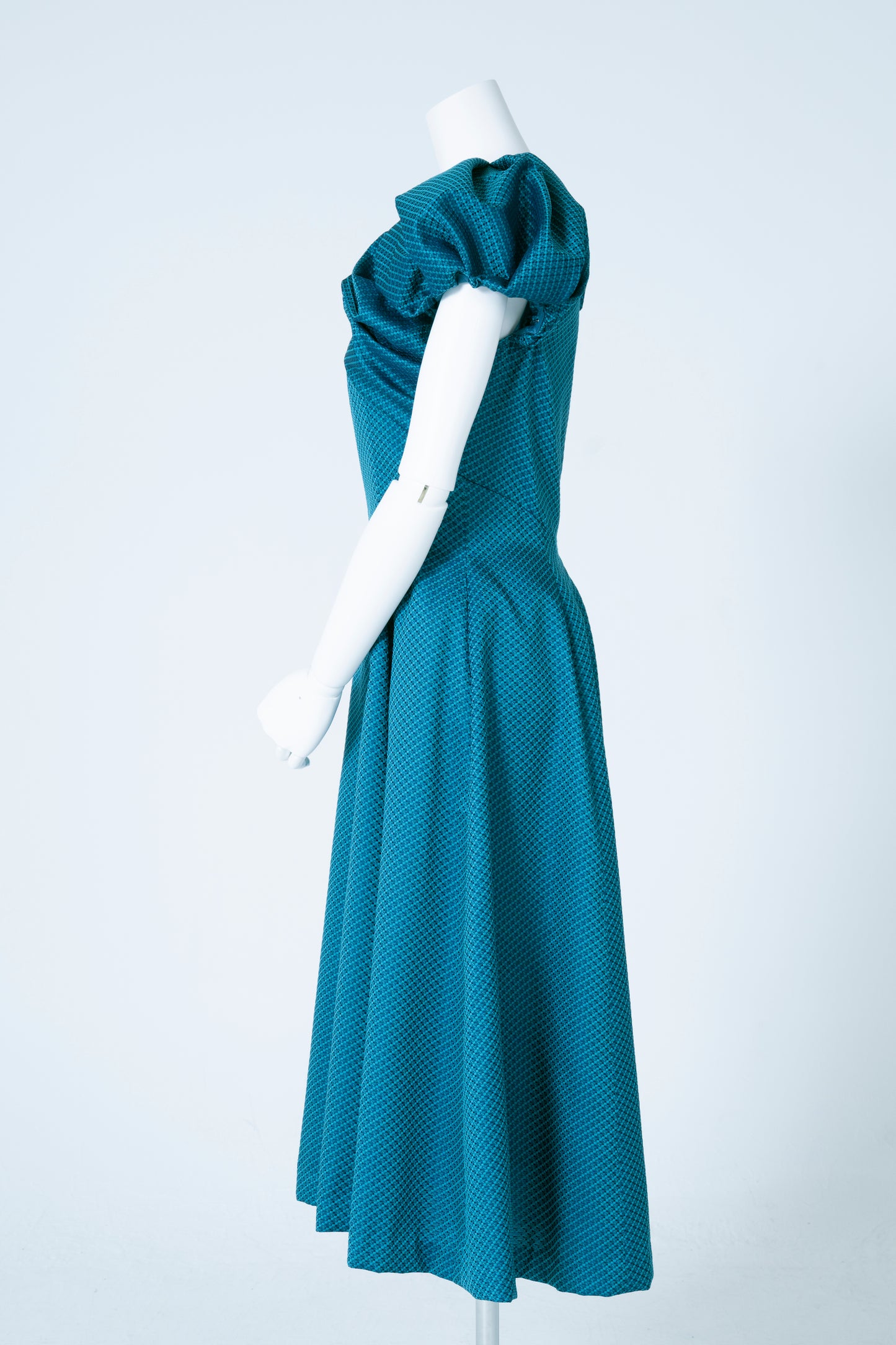 米沢ジャガードブイネックフレアーワンピース