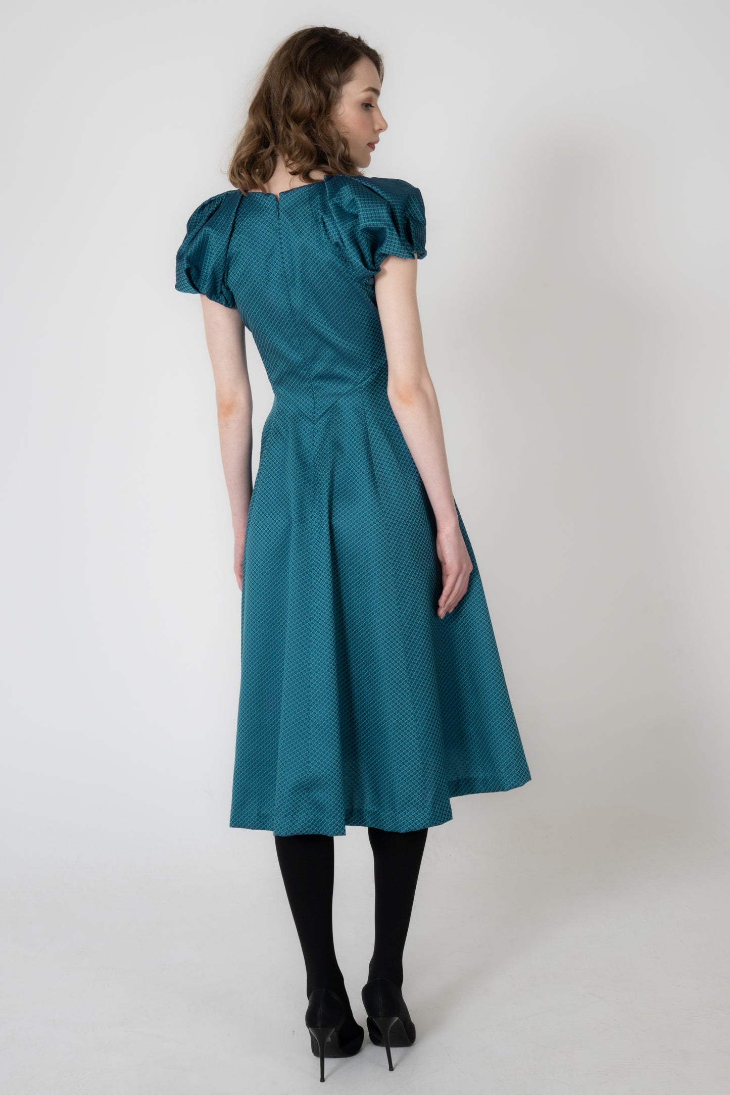 米沢ジャガードブイネックフレアーワンピース