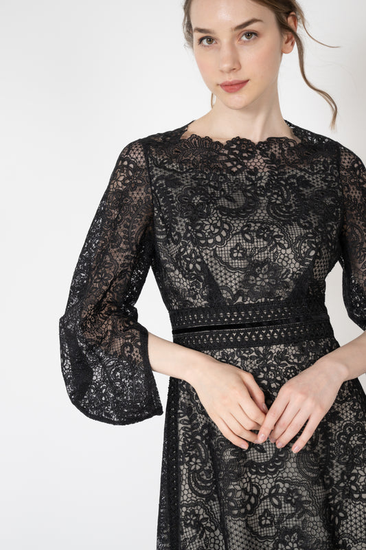 チュールエンブレースビロウィスリーブフレアーワンピース