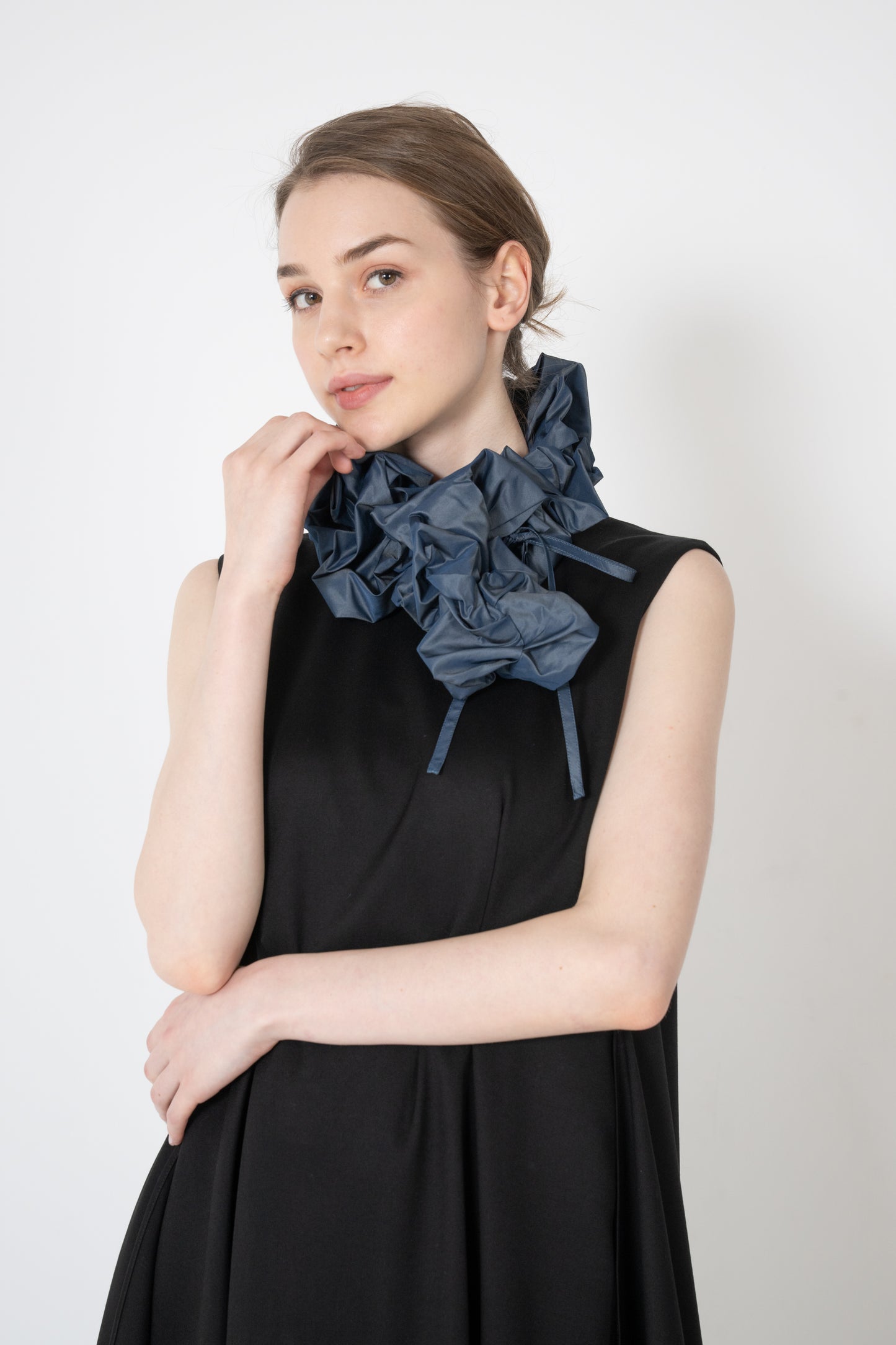 タフタボー付きフリルカラー