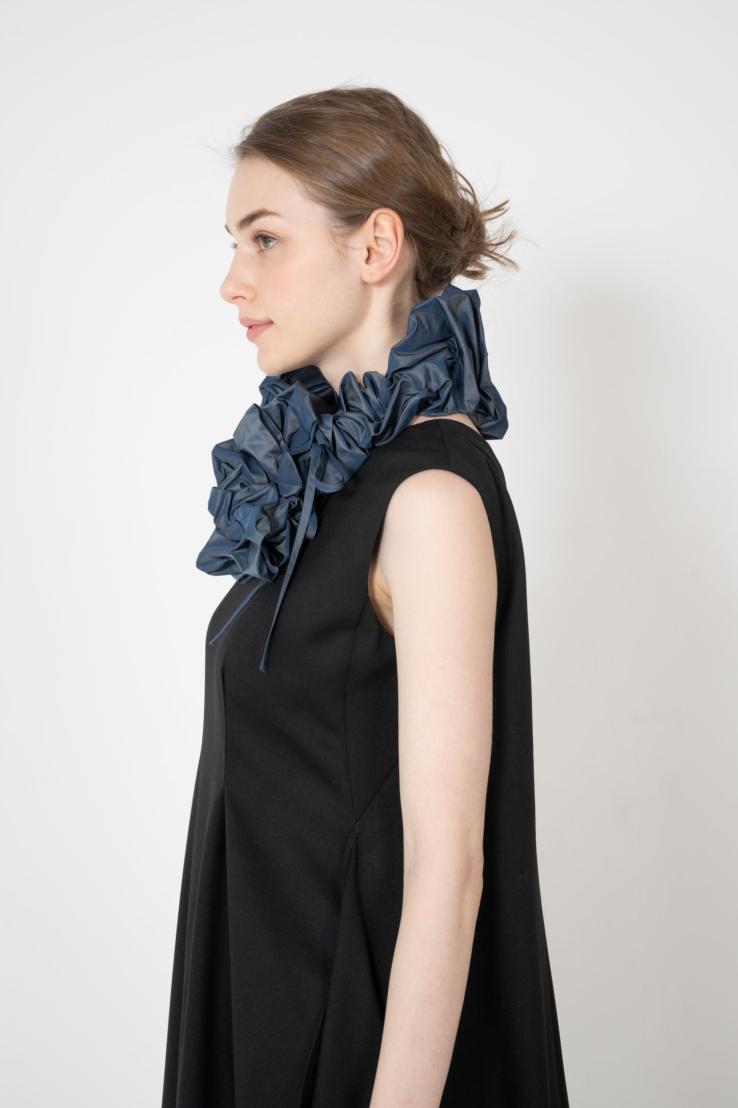 タフタボー付きフリルカラー