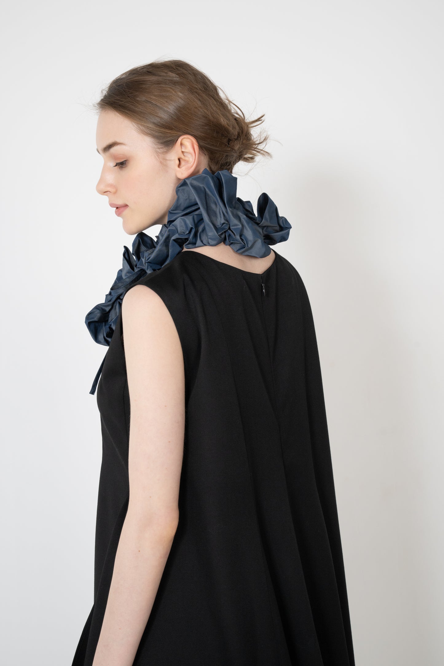 タフタボー付きフリルカラー