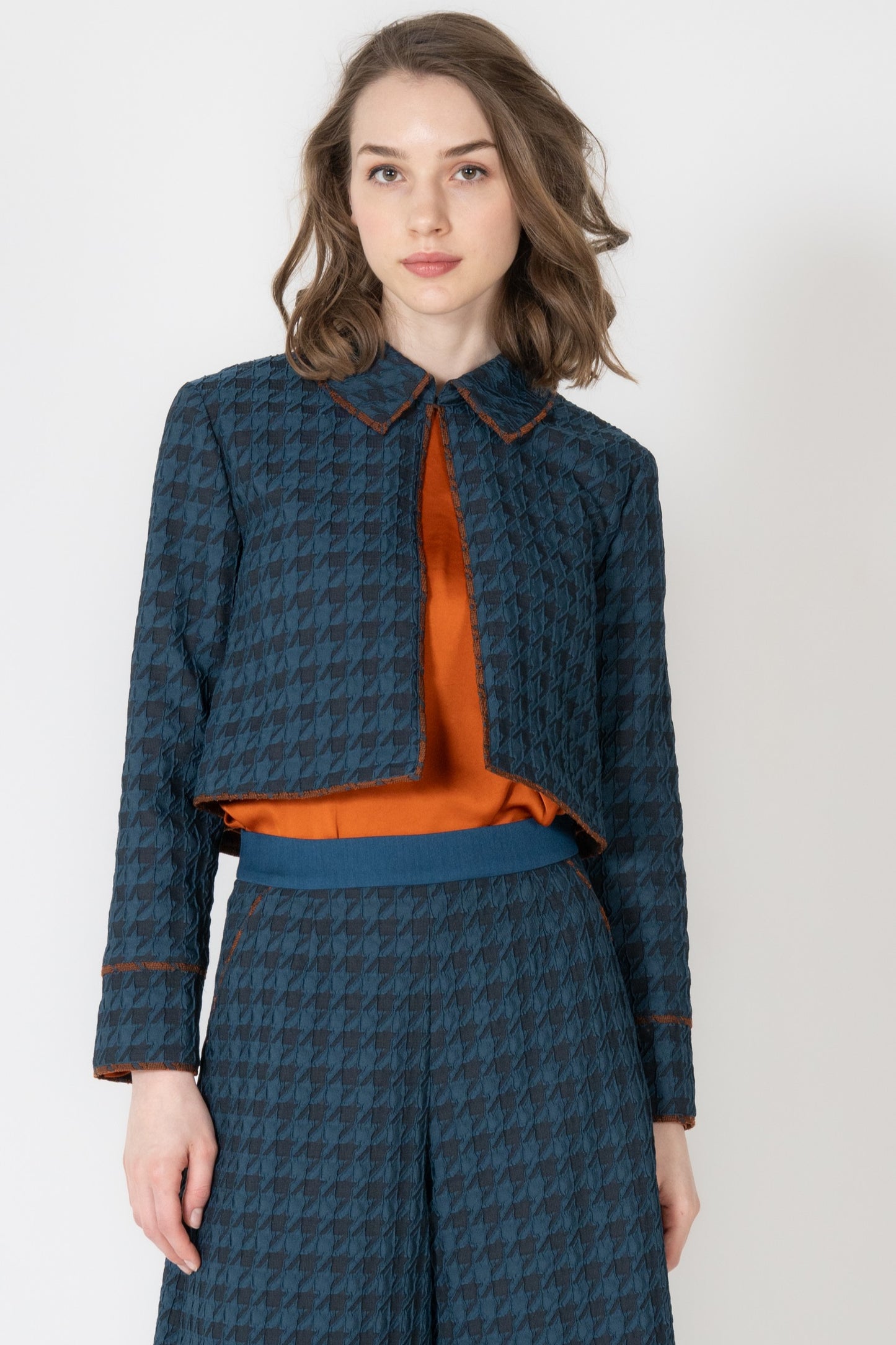 千鳥柄ふくれジャガード襟付きショートジャケット