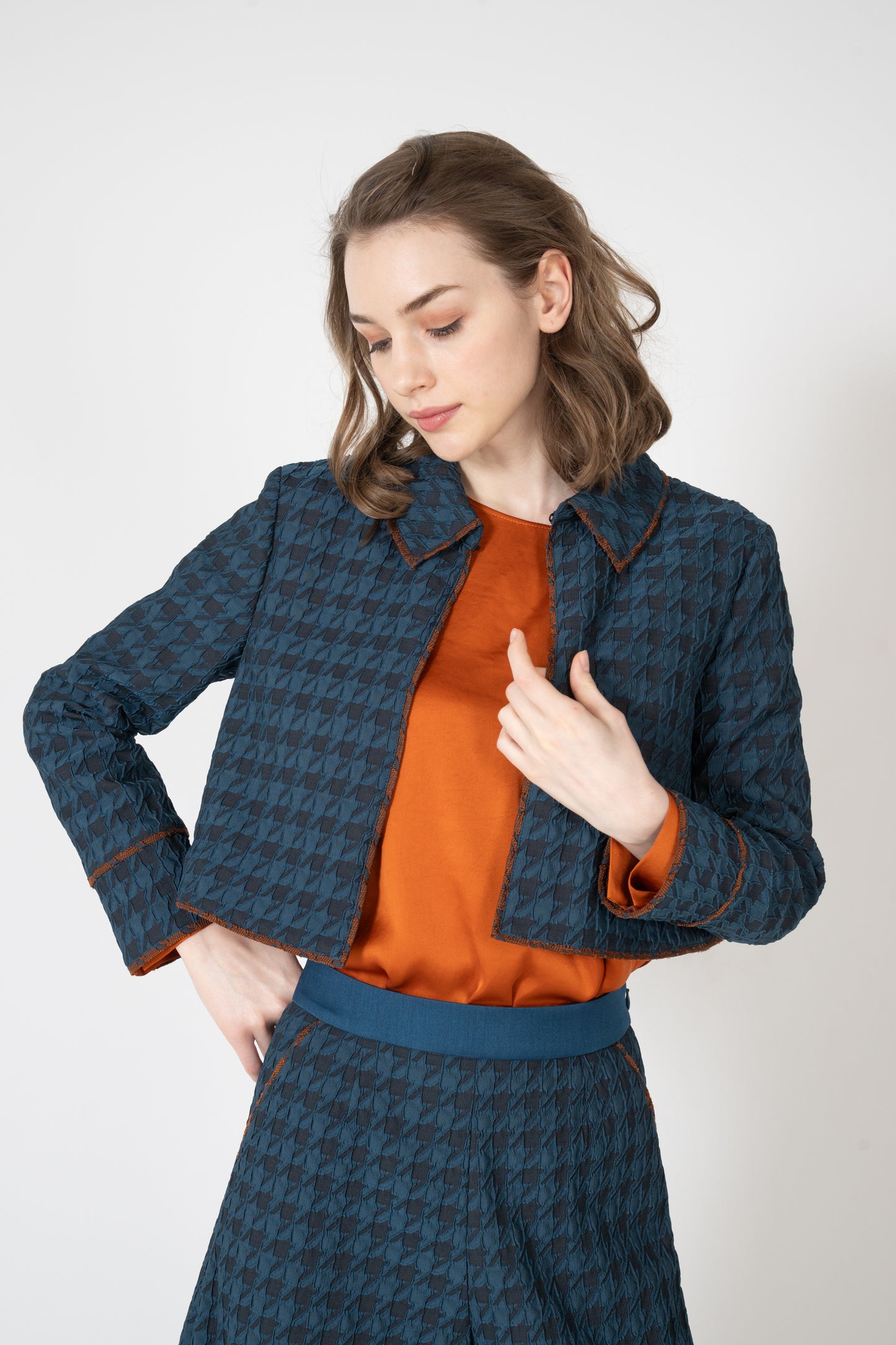 千鳥柄ふくれジャガード襟付きショートジャケット