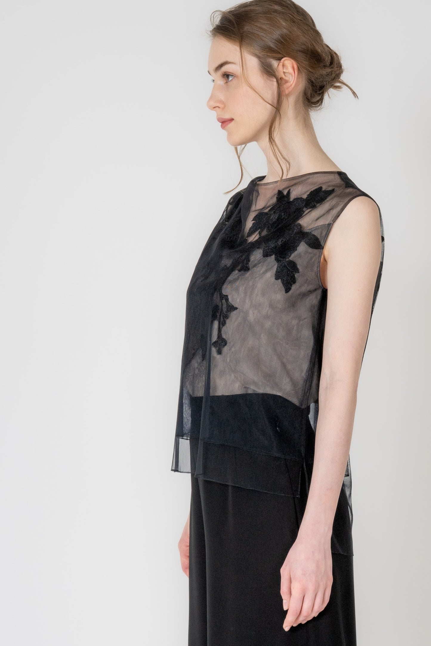 チュールエンブレースノースリーブブラウス