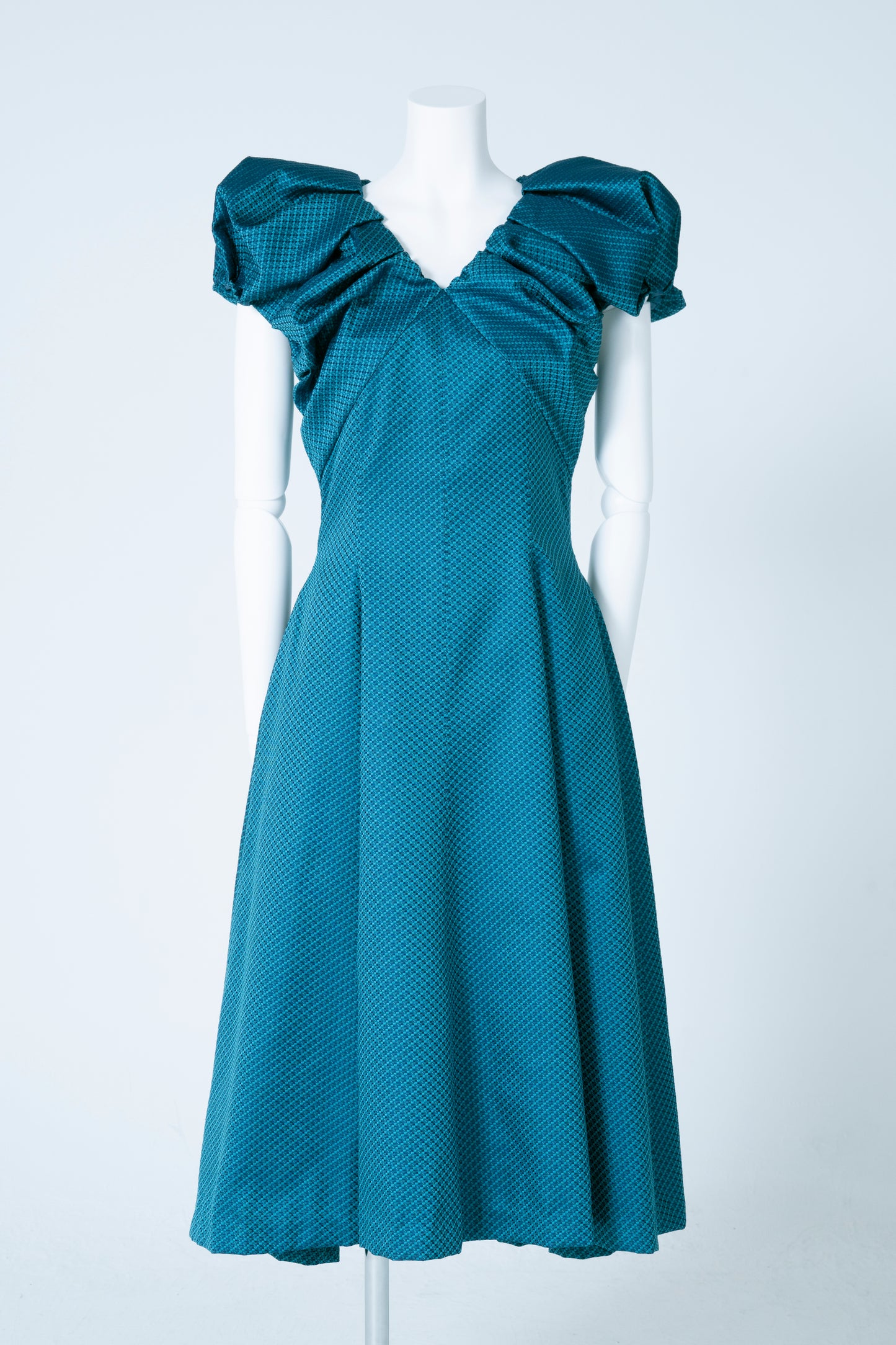 米沢ジャガードブイネックフレアーワンピース