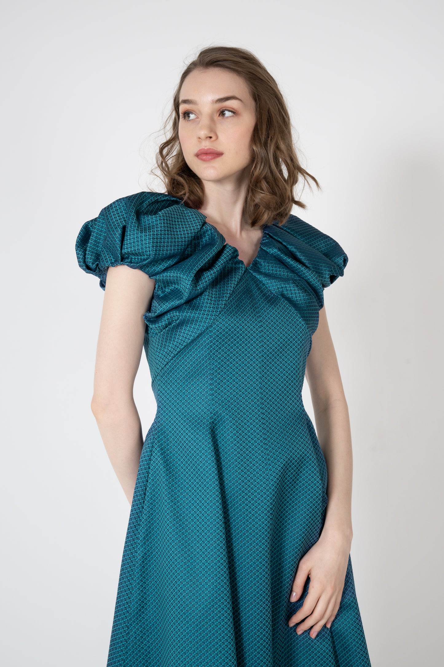 米沢ジャガードブイネックフレアーワンピース