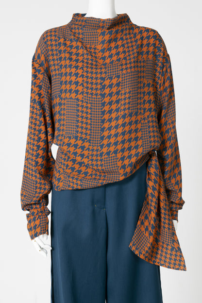 千鳥プリントハイネックアシンメトリーサッシュブラウス