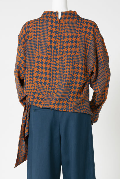 千鳥プリントハイネックアシンメトリーサッシュブラウス
