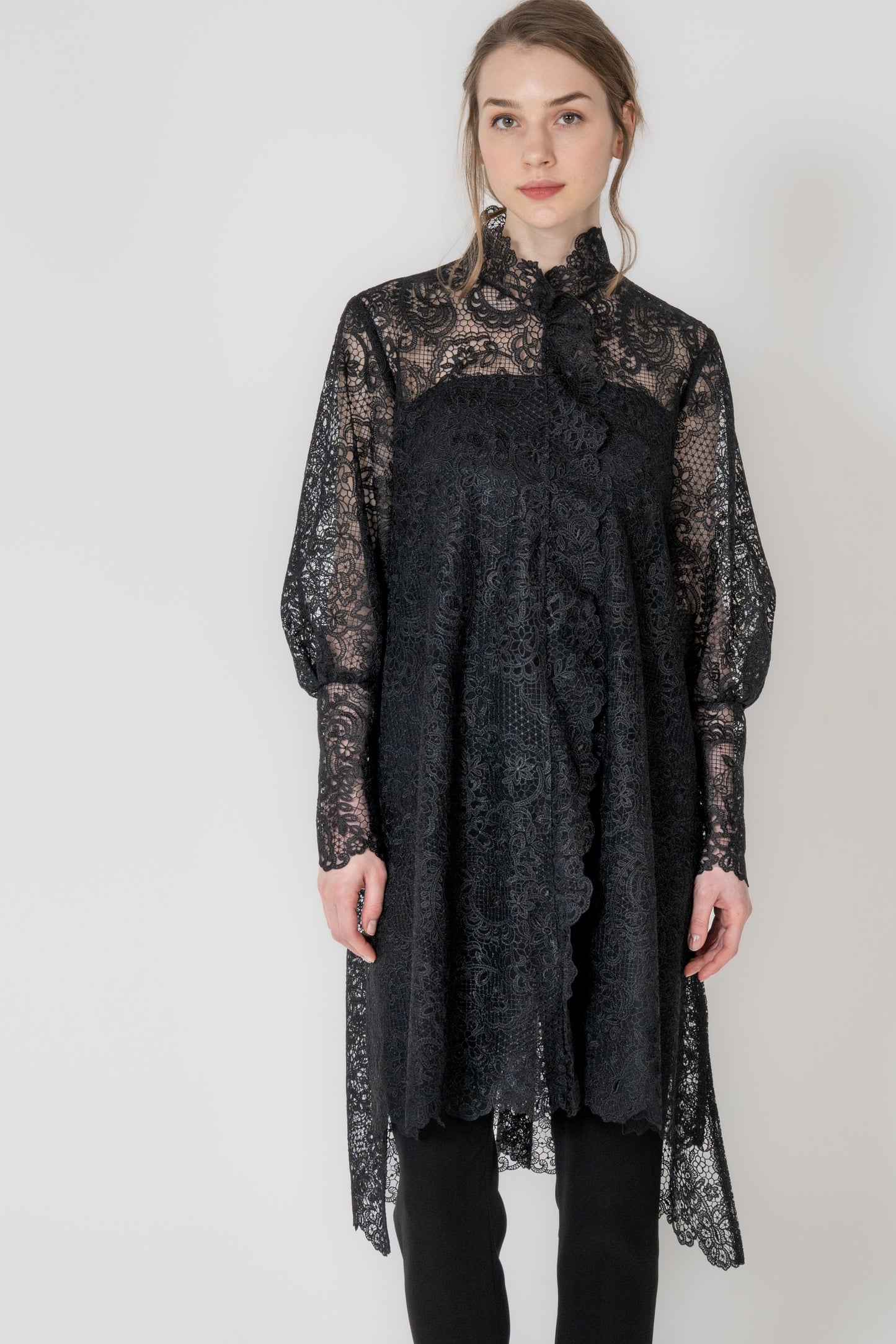 チュールエンブレースロングカフスオーバーブラウス