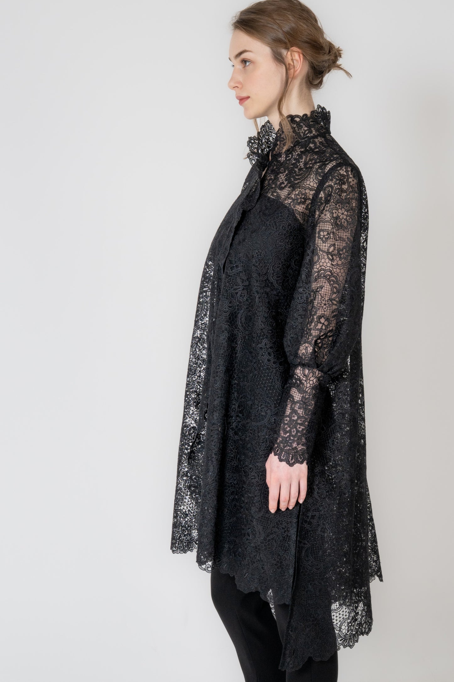 チュールエンブレースロングカフスオーバーブラウス