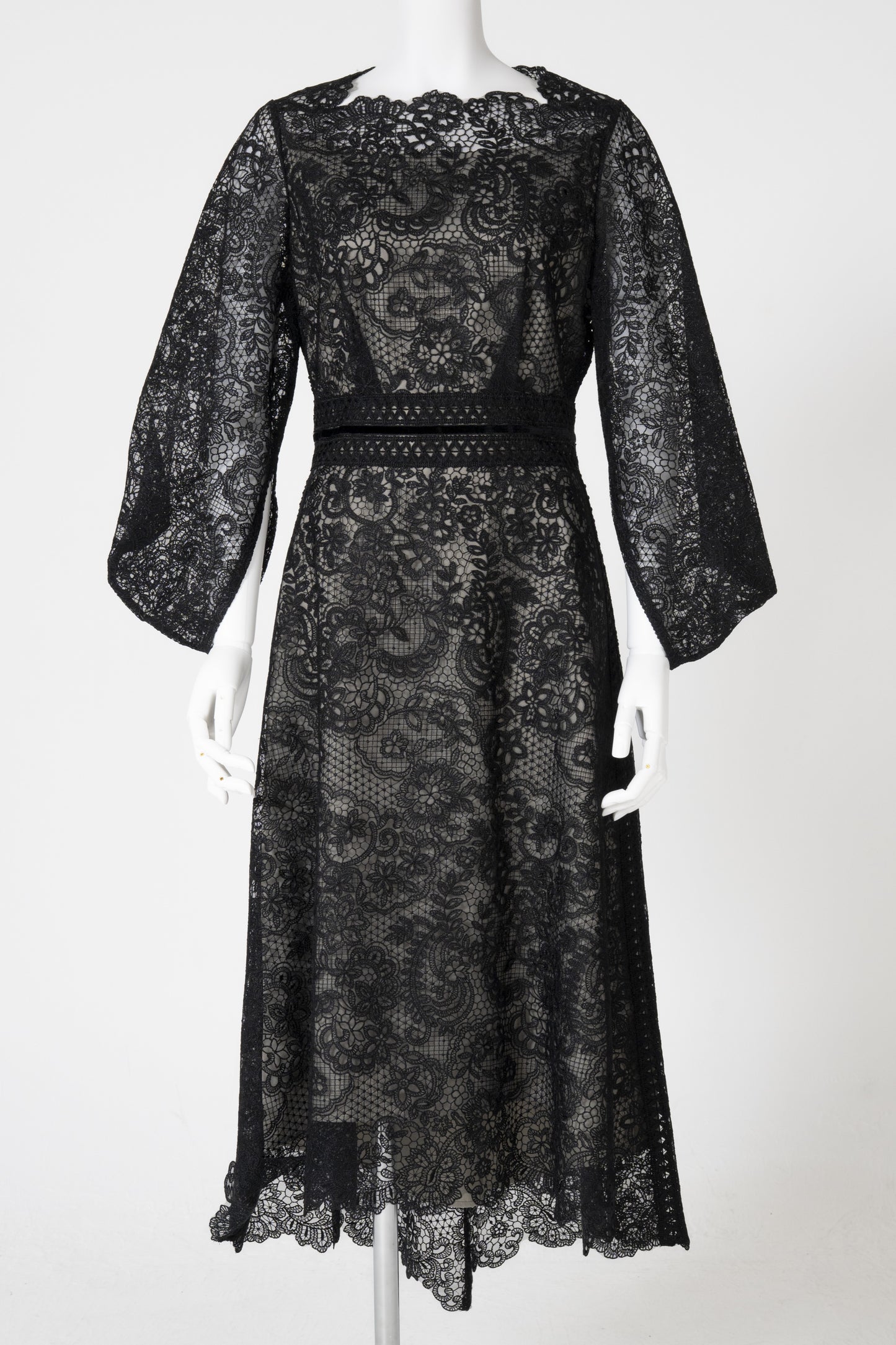 チュールエンブレースビロウィスリーブフレアーワンピース