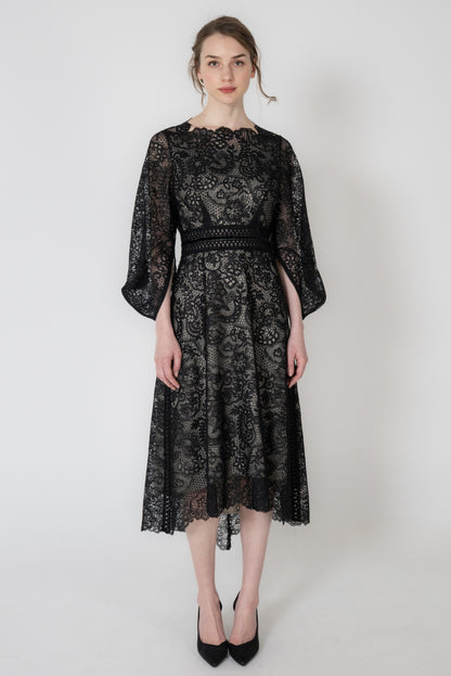 チュールエンブレースビロウィスリーブフレアーワンピース