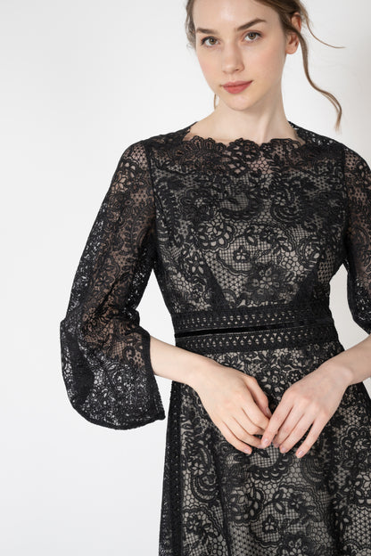 チュールエンブレースビロウィスリーブフレアーワンピース