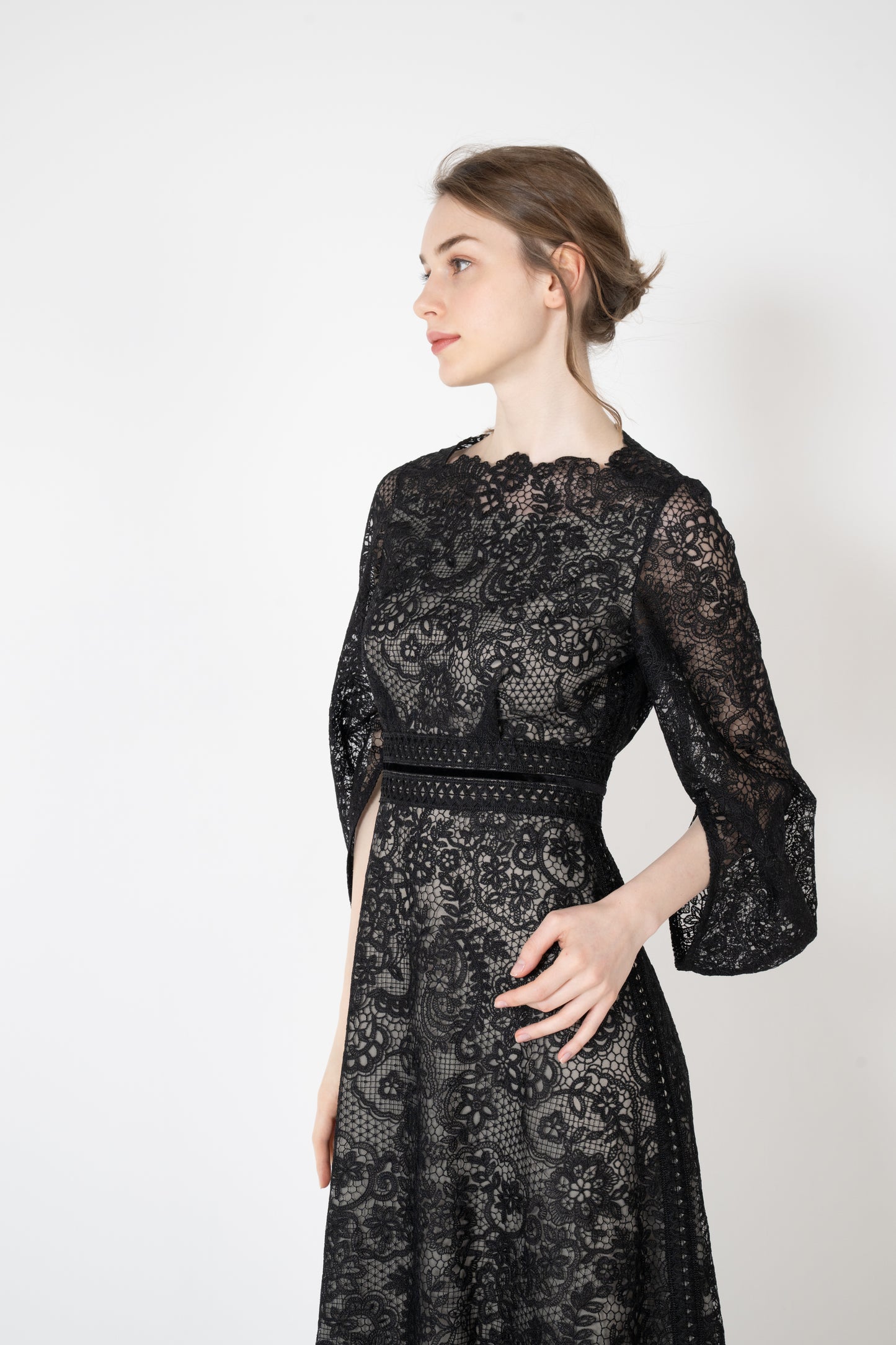 チュールエンブレースビロウィスリーブフレアーワンピース