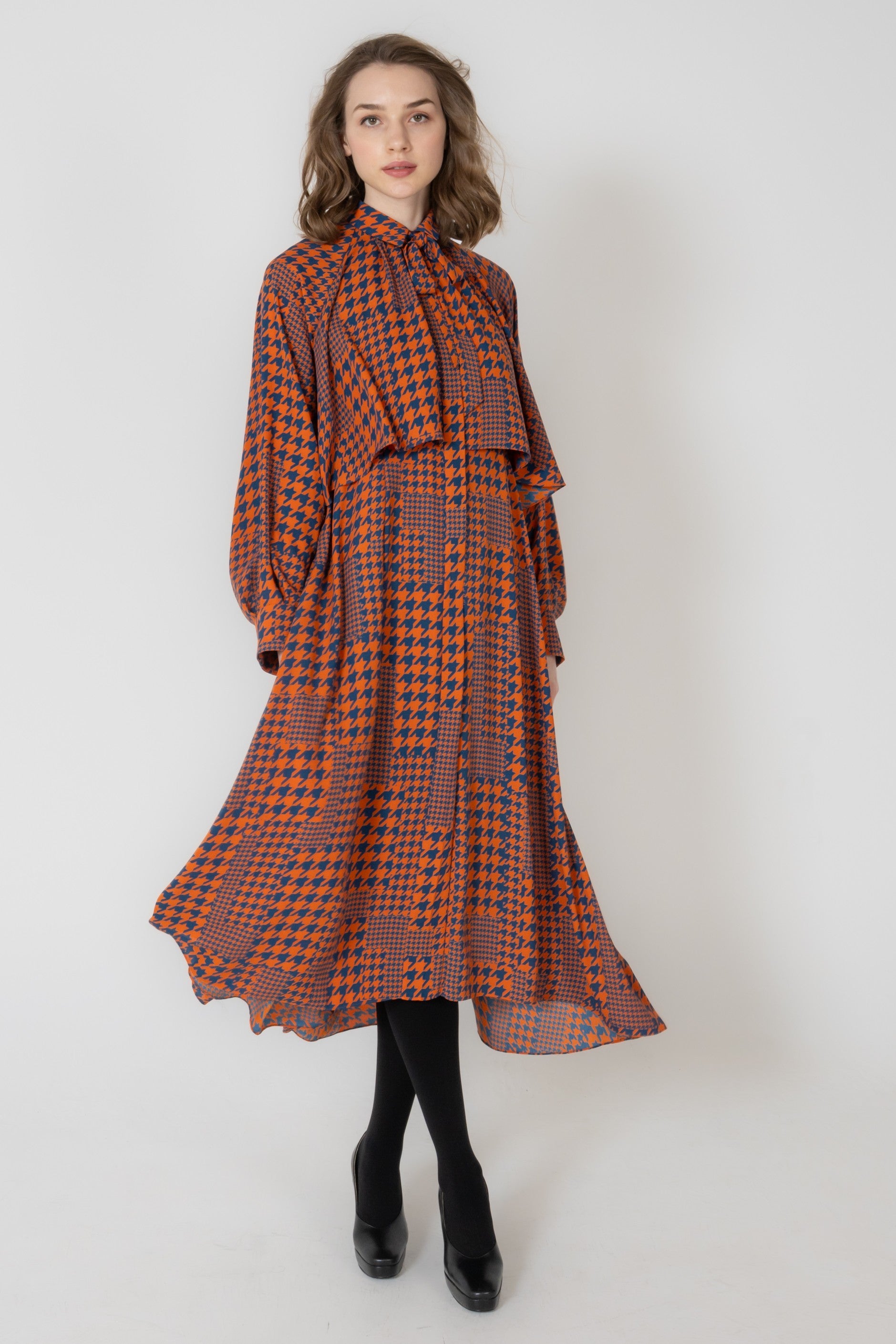 千鳥プリント長袖レイヤードフレアーワンピース